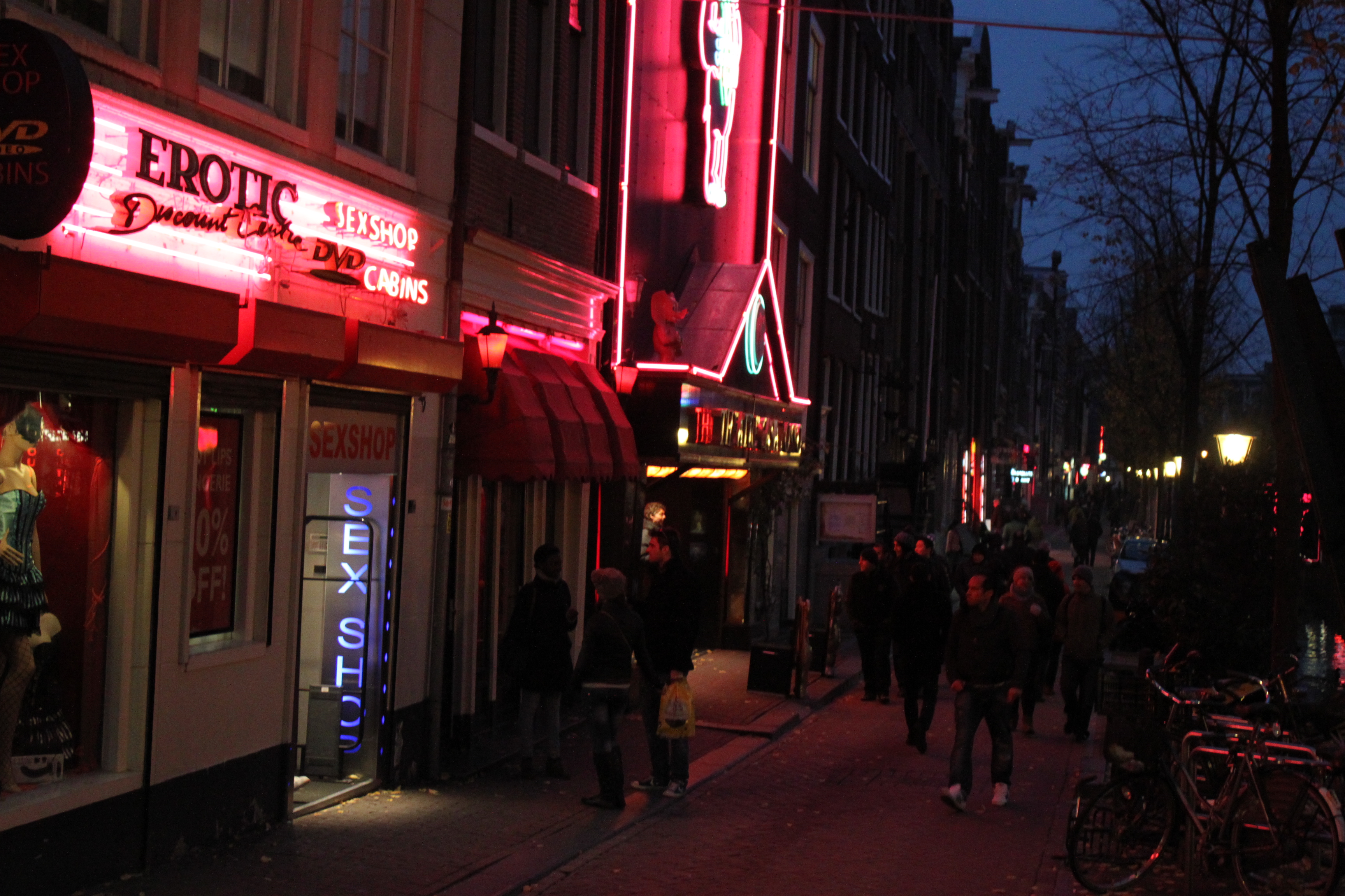 JOUW VRAAG. Waarom bevindt raamprostitutie zich in de Aarschotstraat?