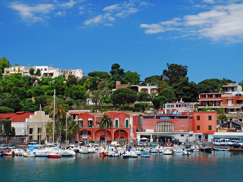 Ischia Porto, Campania puttana