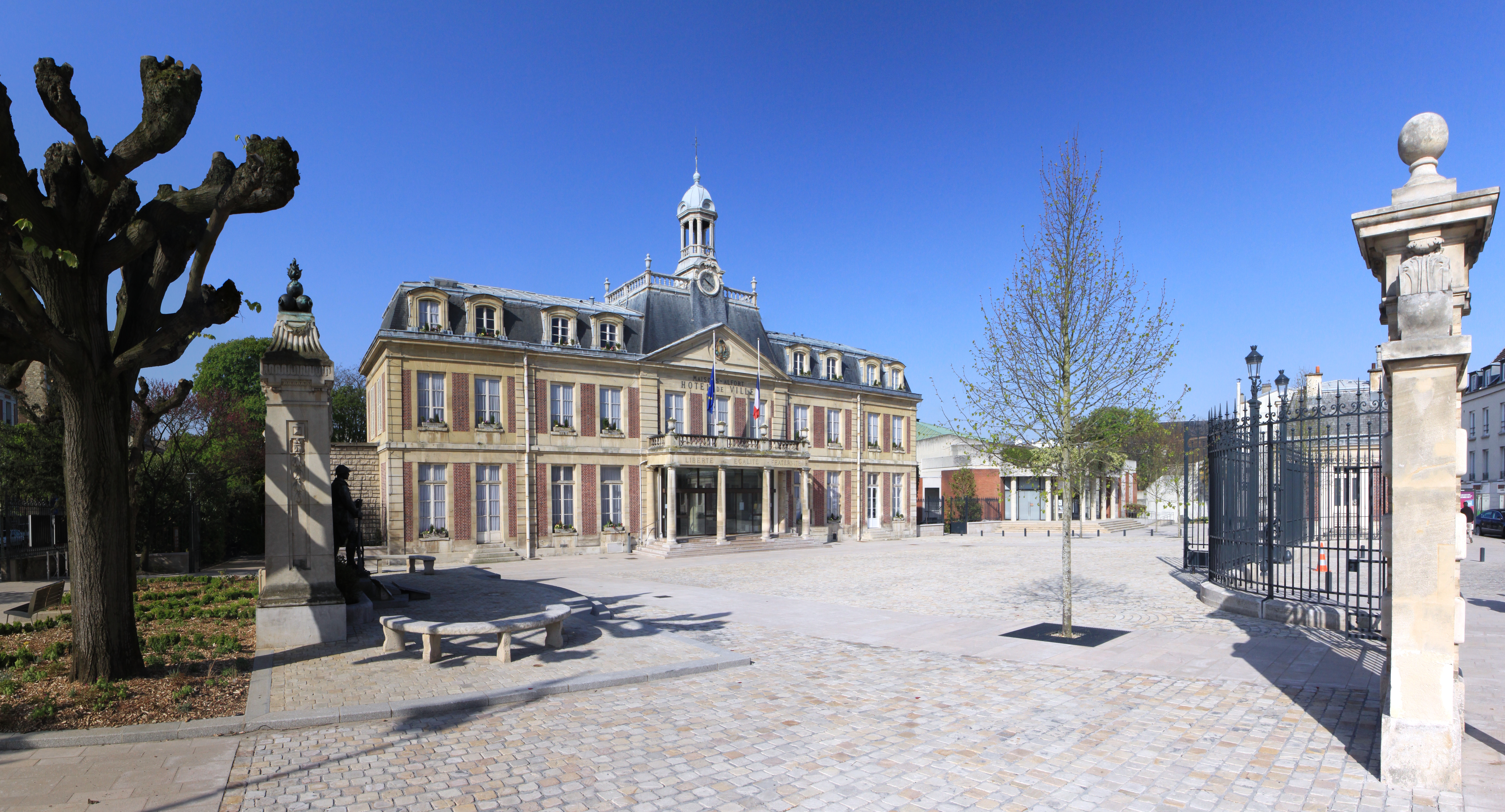 Massage nu   Maisons-Alfort